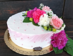 Tort z kwiatami dla kobiety w każdym wieku